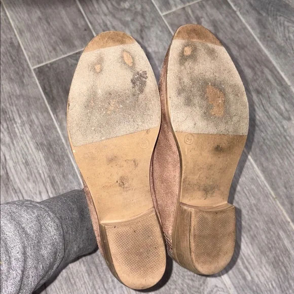 Women’s 8.5 booties with snake skin print - Picture 3 of 4